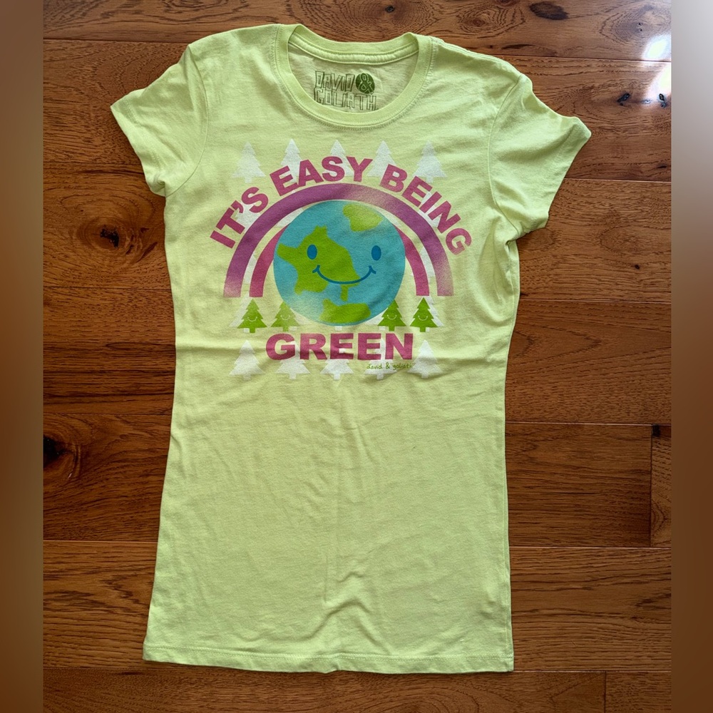 David & Goliath It’s Easy Being Green T shirt size S